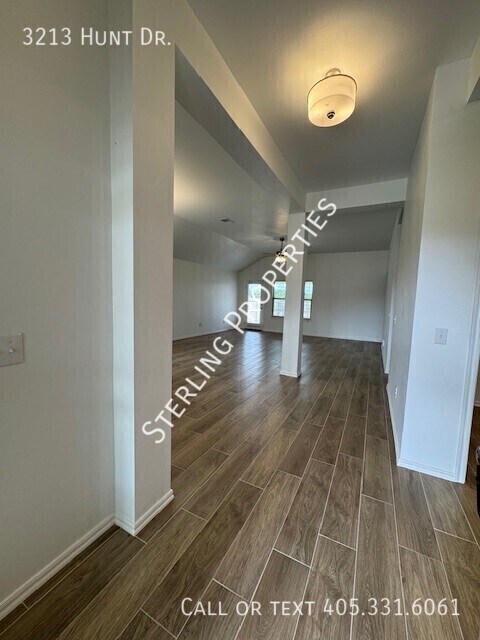 Building Photo - 3213 Hunt Dr