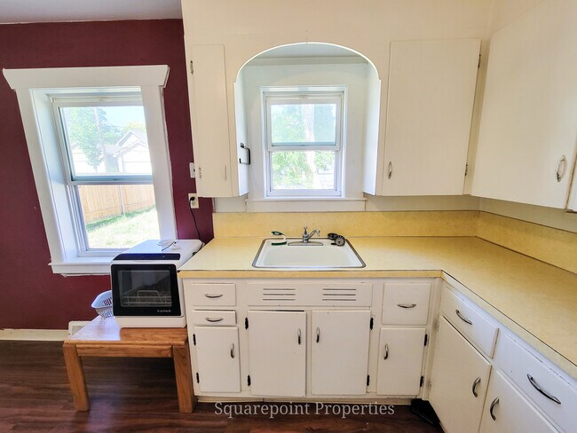 Building Photo - 1805 S Vista Ave