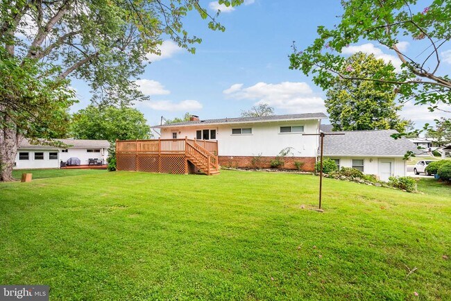 Foto del edificio - 1602 Woodmoor Ln