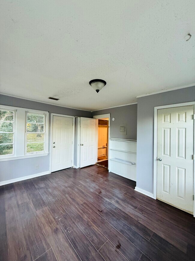 Foto del edificio - 3128 Club House Rd