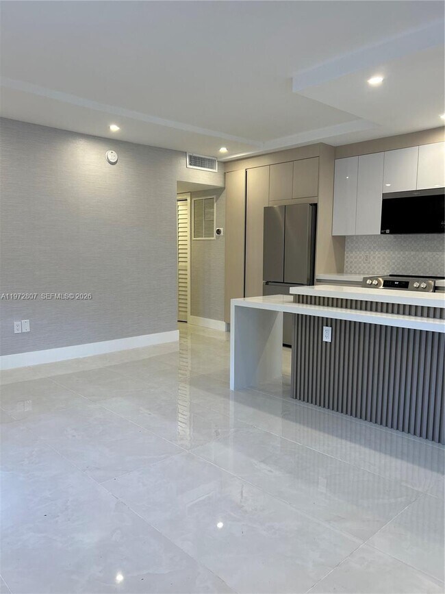 Foto del edificio - 2430 NE 135th St