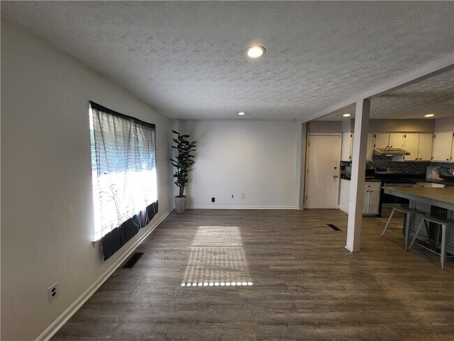 Foto del edificio - 6685 Hearth Ct
