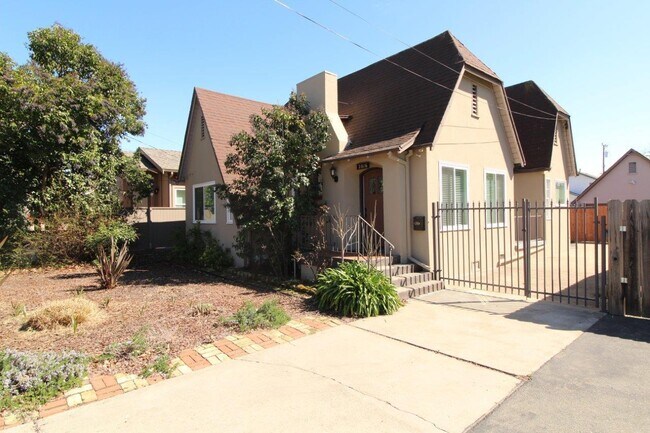 Foto del edificio - Concord Beautiful 2 bedroom 1 bath home wa...