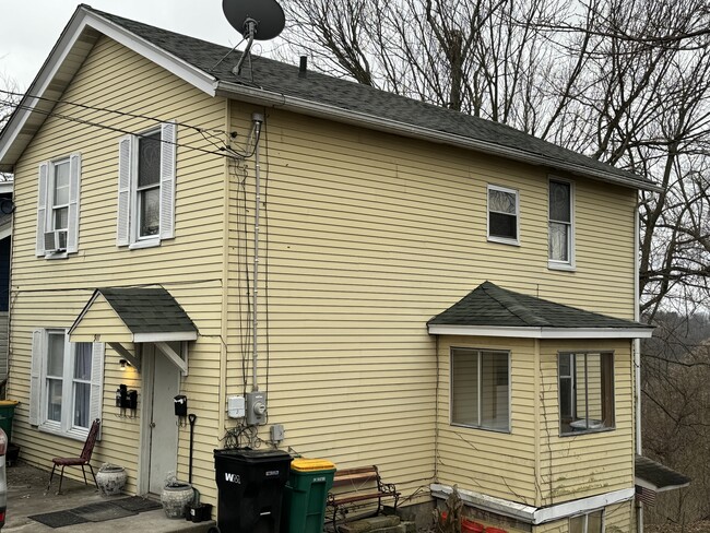 Building Photo - 911 Perry Hwy