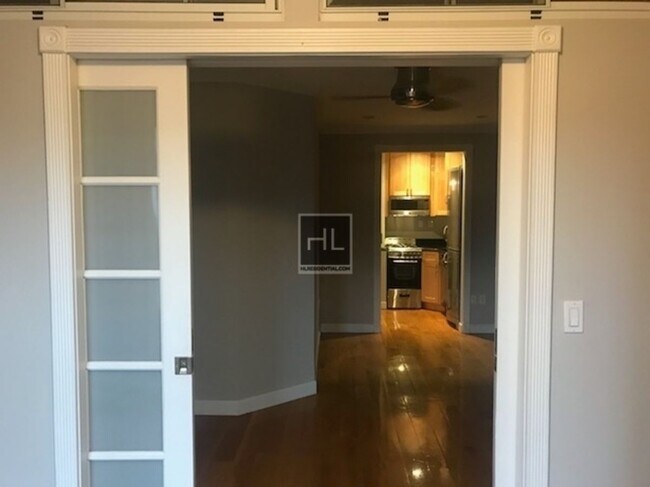 Foto del edificio - 1ST AVE.