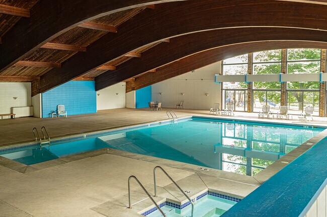 Piscina - Harbor Pointe Apartments
