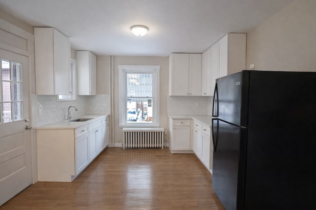 Building Photo - 514 Heine St