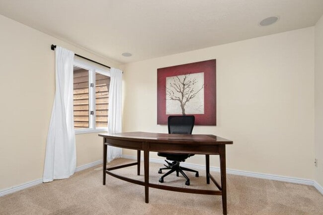 Building Photo - Fully Furnished Mid-Century Modern home wi...