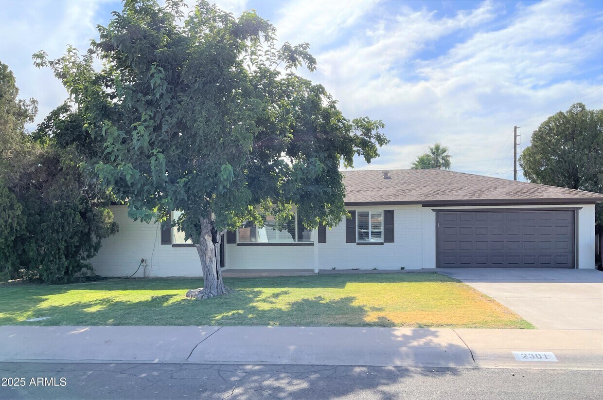 Primary Photo - 2301 N 81st Pl