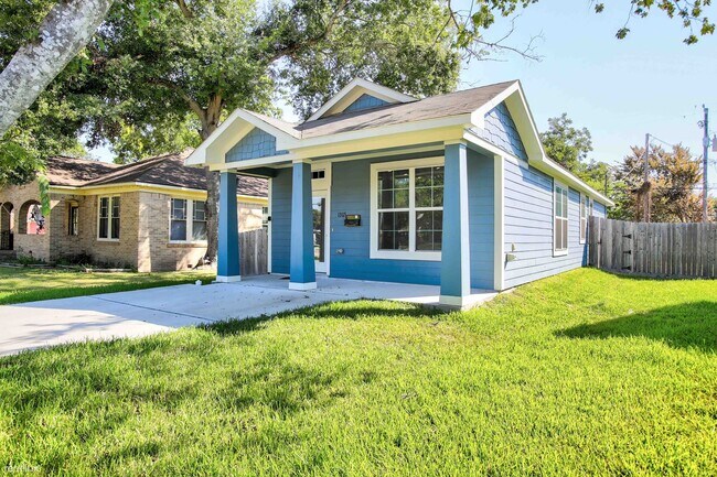 Foto del edificio - 3 br, 1 bath House - 1305 4th St