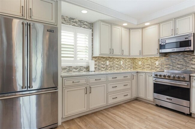 Building Photo - 326 Windrush Blvd