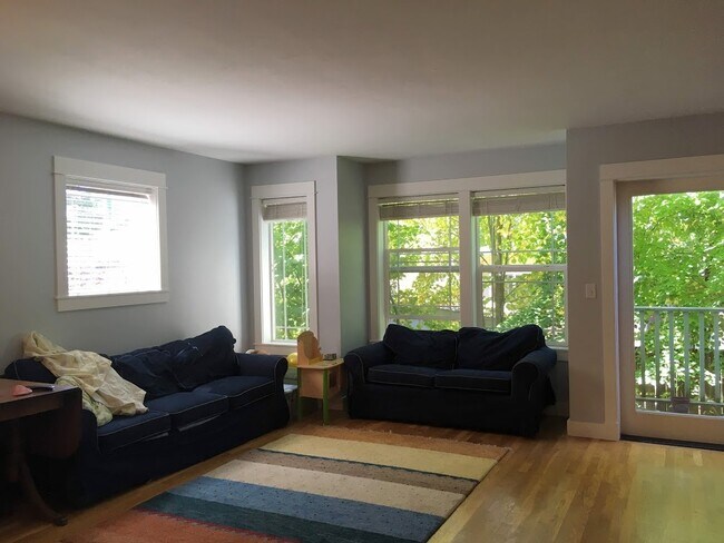 Foto del edificio - Spacious Townhouse for Rent – Minutes from...