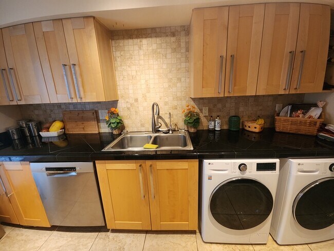 Foto del edificio - 5227 N 24th St