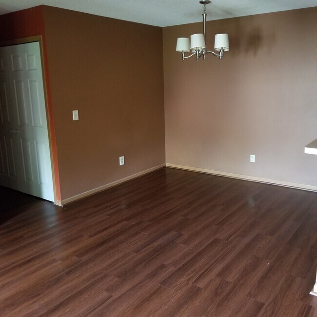 Dining - 2693 Brookdale Ln