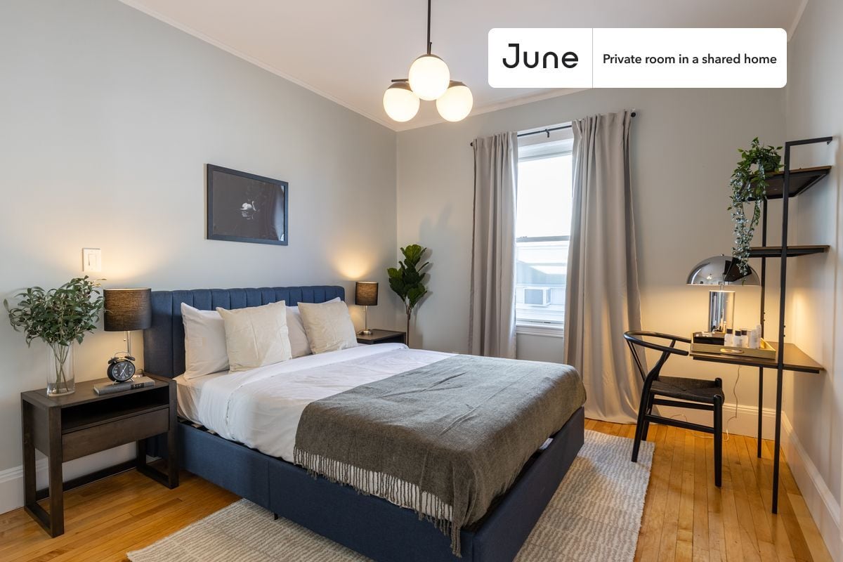 Private bedroom in 4 bed/2 bath Home - Private bedroom in 4 bed/2 bath Home