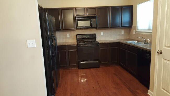 Building Photo - 4775 Beacon Ridge