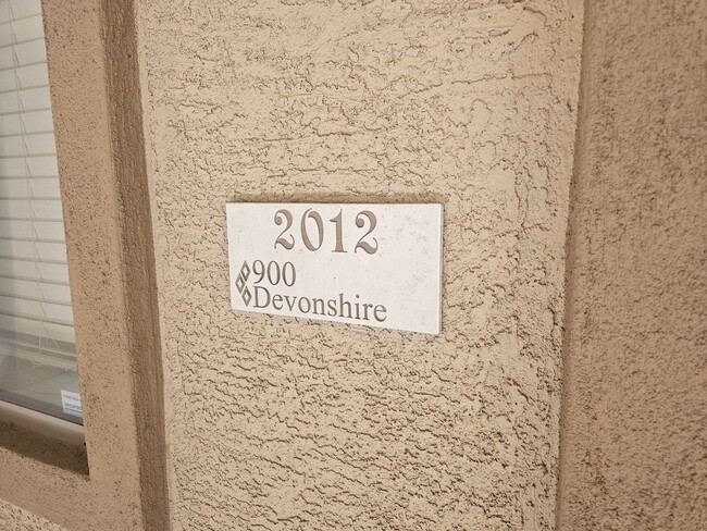 Foto del edificio - 920 E Devonshire Ave
