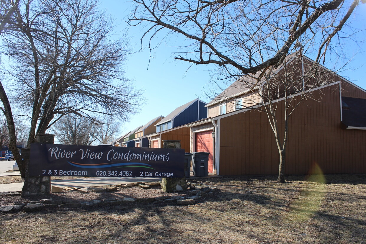 Riverview Condominiums Apartments in Emporia, KS