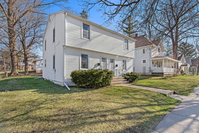 Building Photo - 916 Quincy St