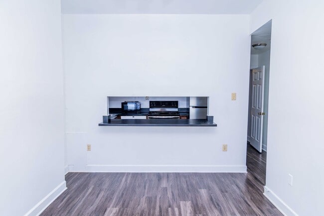 Photo - 104 & 104 1/2 E Clay St Apartment