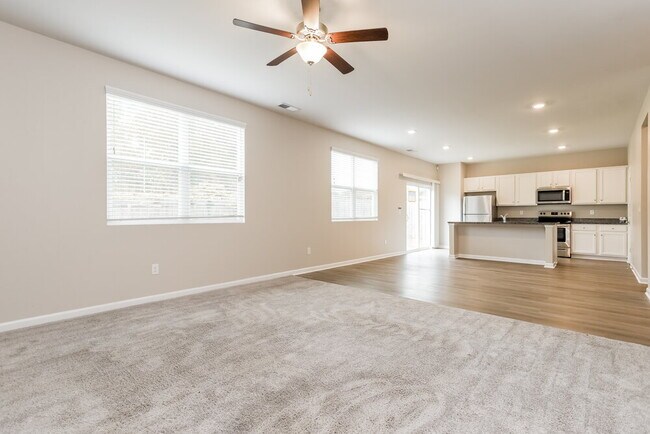 Foto del edificio - 319 Hamilton Pointe Dr