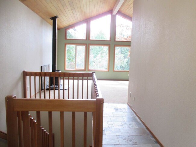 Building Photo - Gig Harbor Artondale home nestled on Acreage!