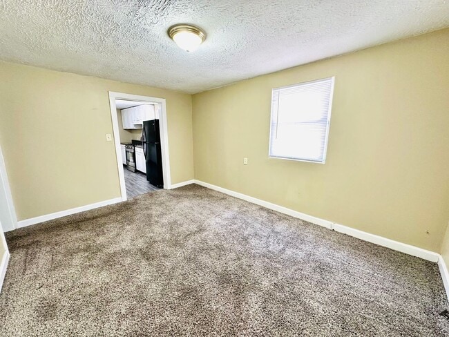 Building Photo - 824 Brentwood Ave