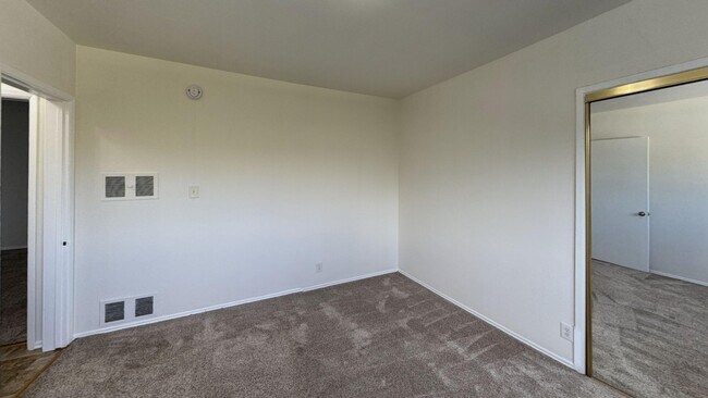 Foto del edificio - 244 S Doheny Dr