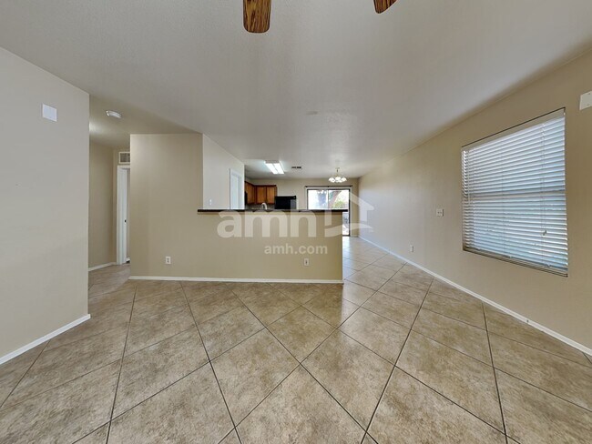 Foto del edificio - 15617 W Caribbean Ln