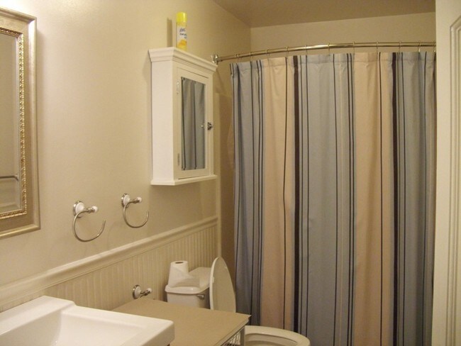 Baño completo + 1/2 baño - 40 Howard Ave