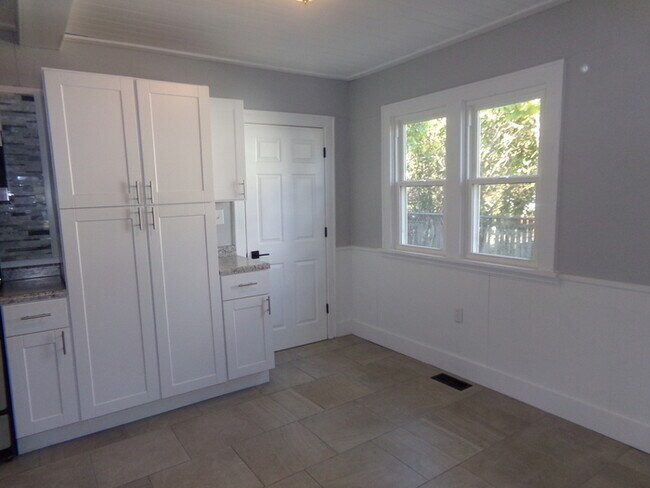 Building Photo - COMING SOON! Updated 3 Bed 2 Bath Middleto...