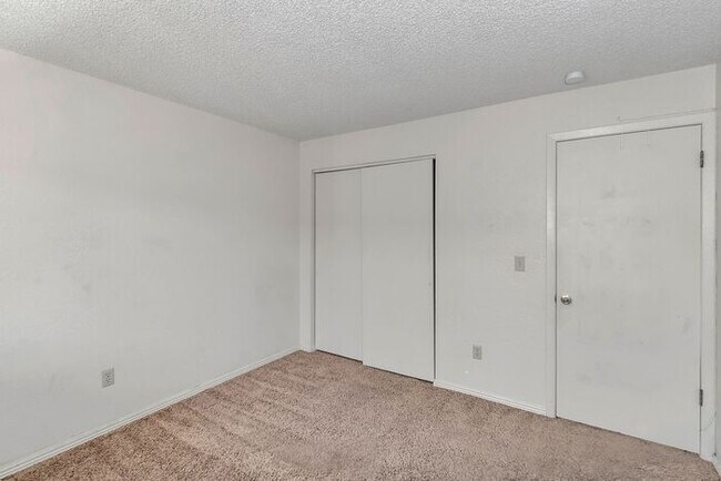 Foto del edificio - Cozy 2-Bedroom Condo Near CMU & St. Mary’s – Great Amenities!