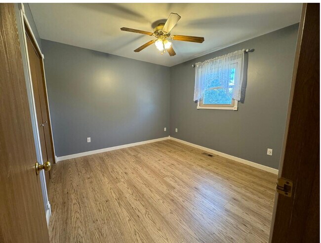 Foto del edificio - 405 E Elm St