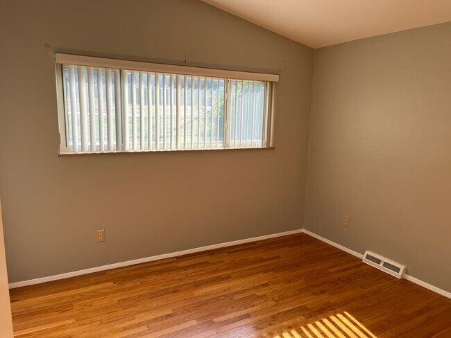 Building Photo - 2760 Flamingo Dr