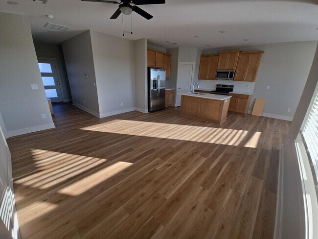 Foto del edificio - Brand-New 3 Bedroom Home with 3-Car Garage...
