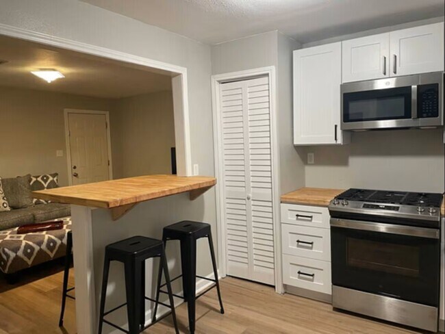 Foto del edificio - 421 Perkins Ave