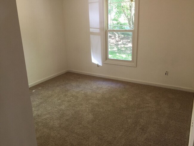 Foto del edificio - Cute @BR/1.5BA refinished Bungalow