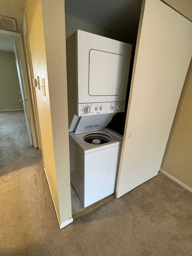 Building Photo - 1BD/1BA Condo located on the Germantown/Me...