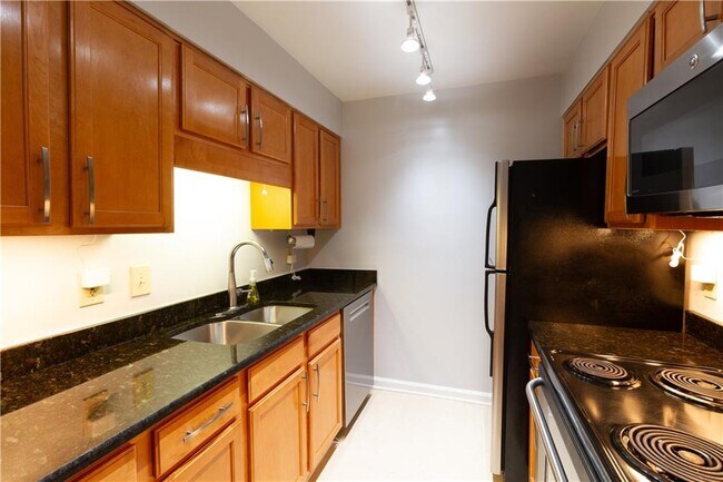 Building Photo - 2955 Seven Pines Ln