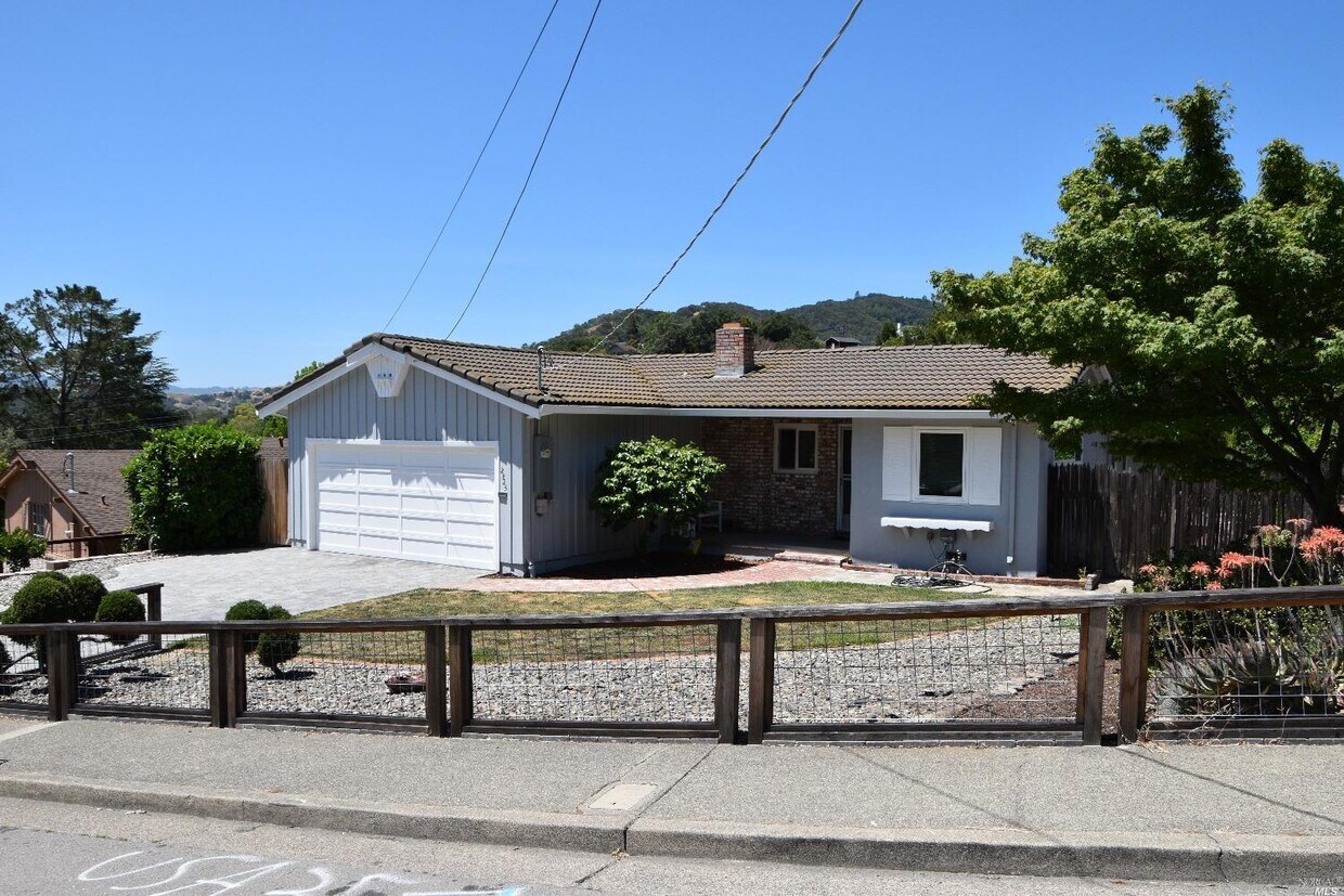 Primary Photo - 2825 Heatherstone Dr