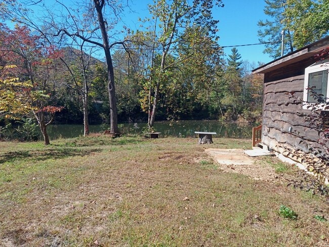 Foto del edificio - Beautiful One Bedroom Cabin on your own Pr...