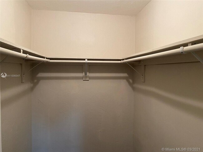Foto del edificio - 3755 NE 167th St
