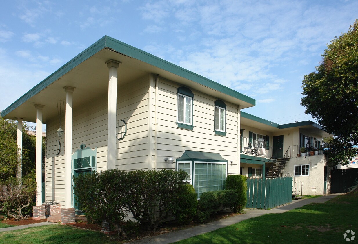 Foto principal - 3683 Bridgeport Ct