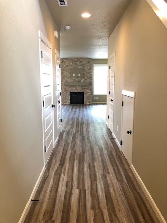 Photo - Like New Townhouse