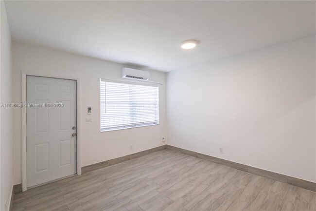 Building Photo - 7012 NW 5th Pl