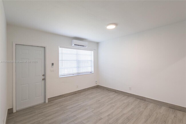Foto del edificio - 7012 NW 5th Pl