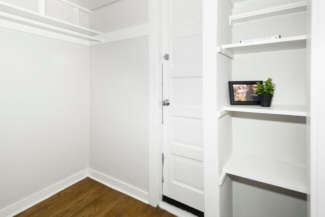 Interior Photo - 709 Geary