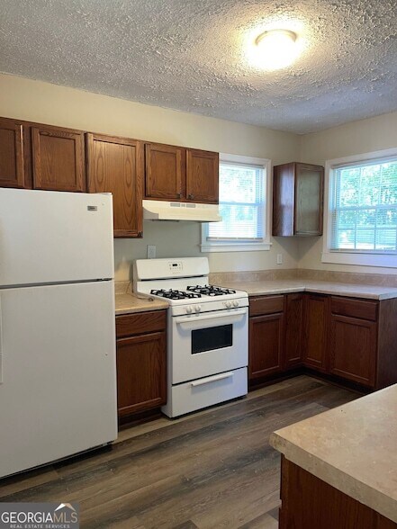 Building Photo - 1088 Forrest Blvd