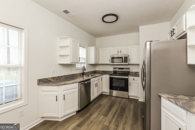 Foto del edificio - 2555 Flat Shoals Rd