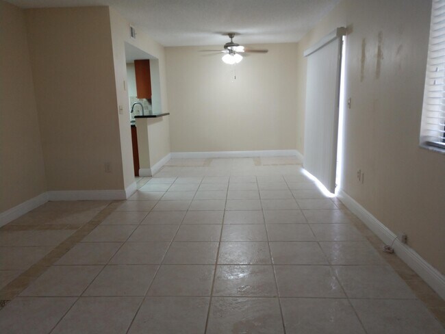 Building Photo - 3241 Coral Lake Way